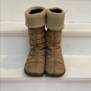 Patagonia Skywalk tall quilted boots size 7/38